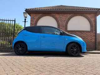 /photos/13228/1f70a0f2-e8b3-738a-2b2d-e77e420aeaa4_i320x240.jpg